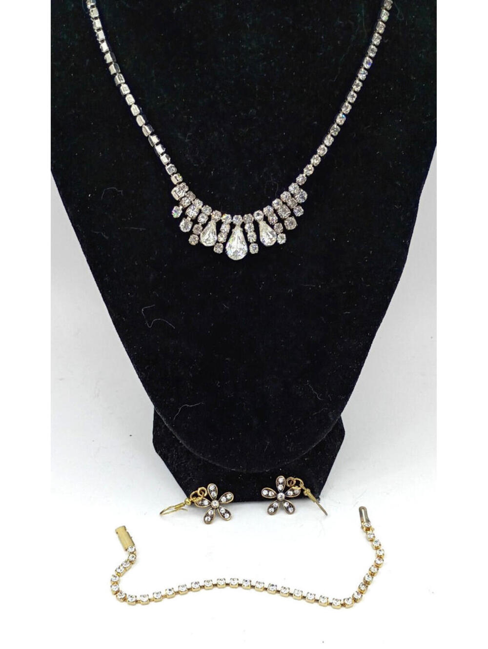 Vintage to Now Rhinestone Jewelry Set – Necklace Bracelet & Earrings Teardrop